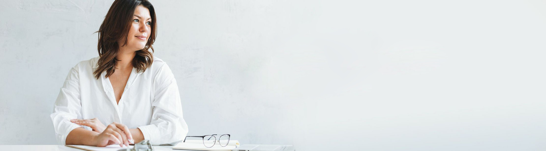 csm_NOVENTI_Web_Header_Start_3840x1070px_neu_be106468bd Erwachsene, Weiblich, Person, Frau, Sitzen